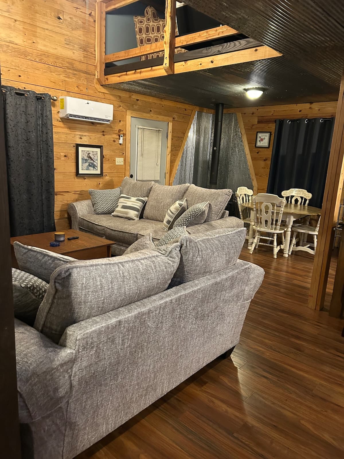 Front deck and entry at Dorinda Sue's Getaway